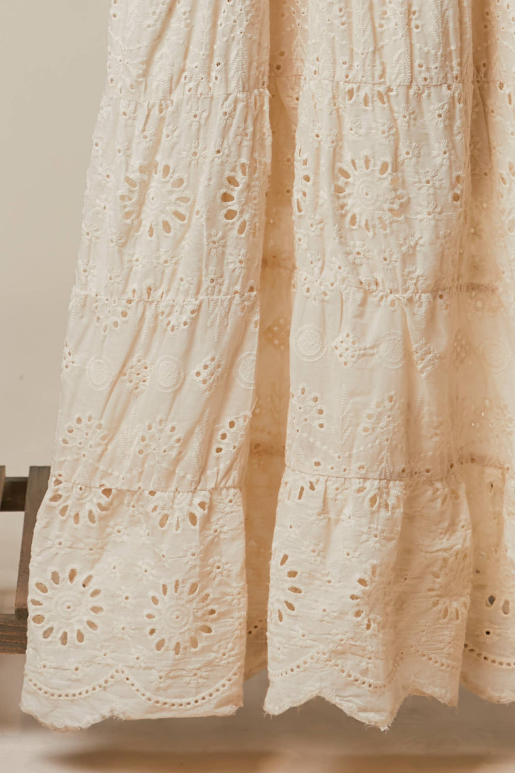 EMBROIDERED ELASTICE SLEVVESLESS MAXI DRESS