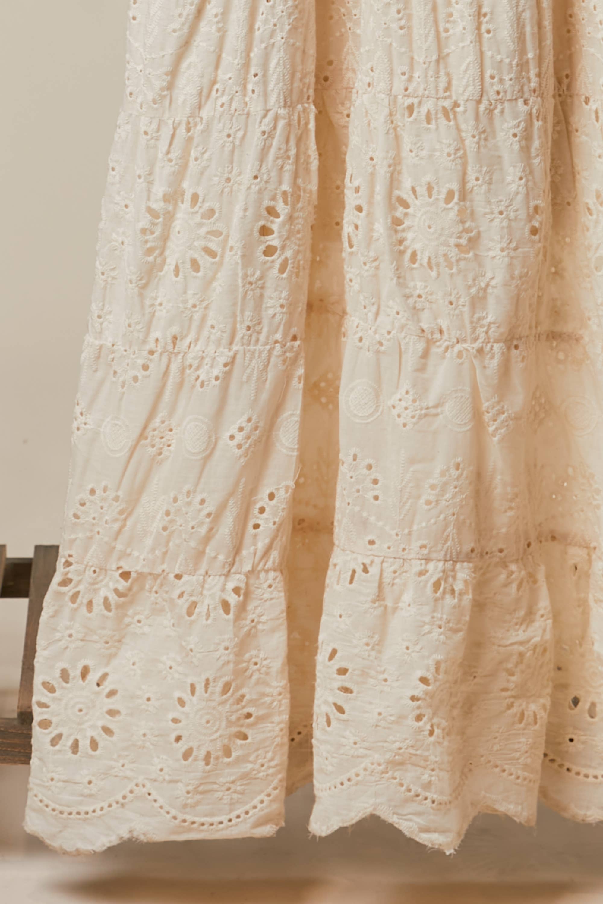 EMBROIDERED ELASTICE SLEVVESLESS MAXI DRESS