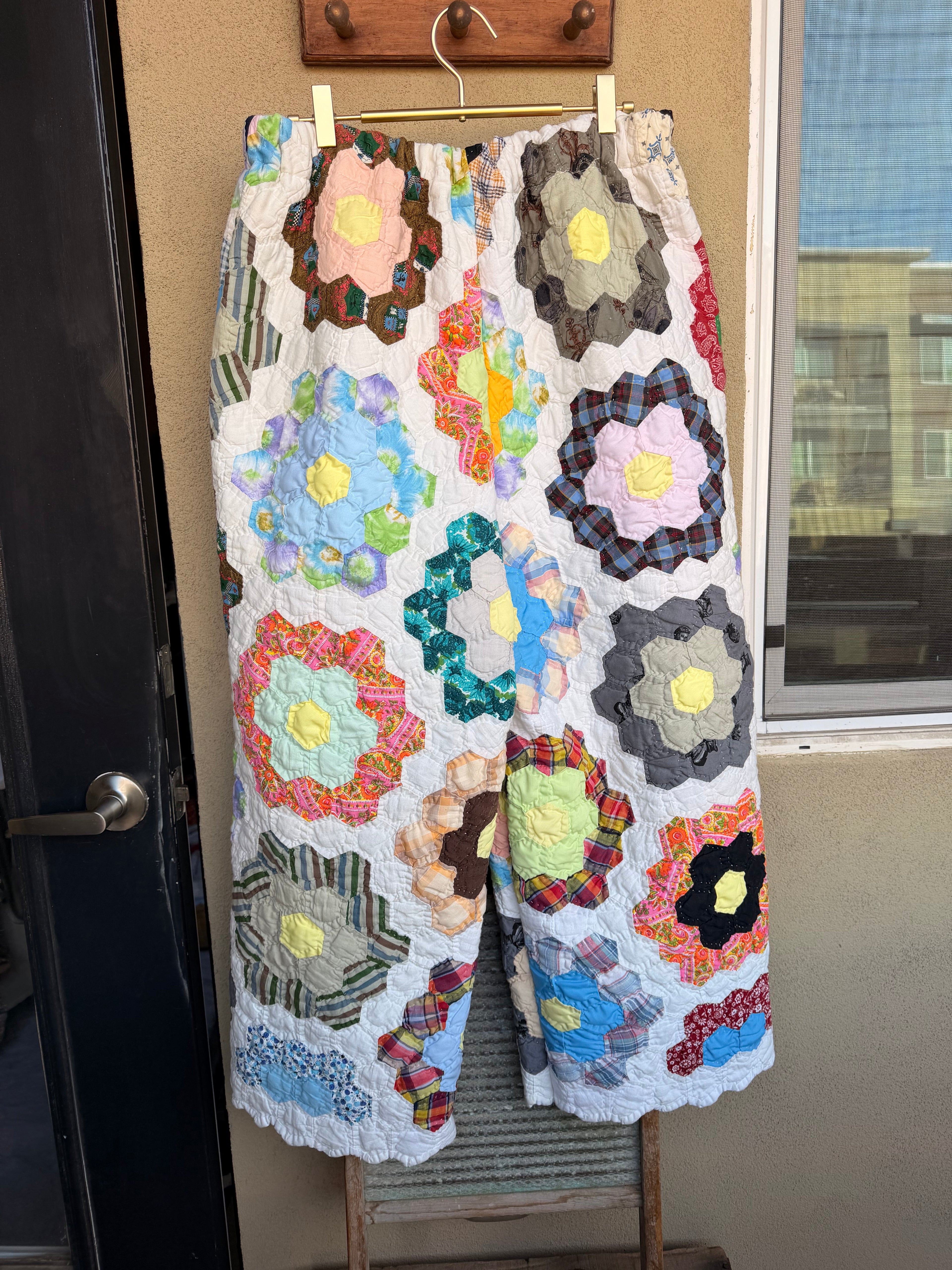 Vintage Grandmother’s Flower Garden Quilted Pants – XL