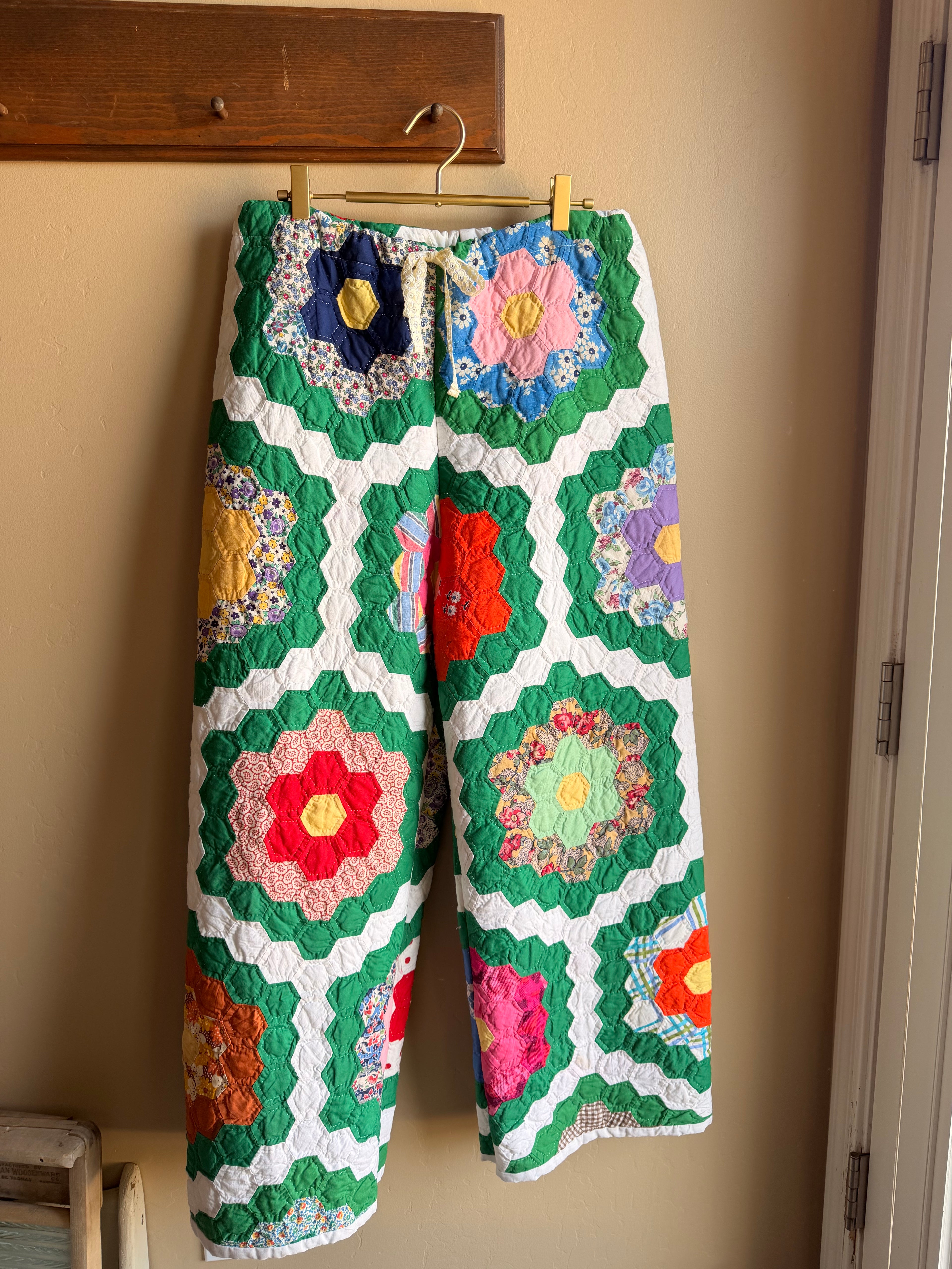 Garden Patch Quilt Pants – Vintage Handmade (Size 8–10)