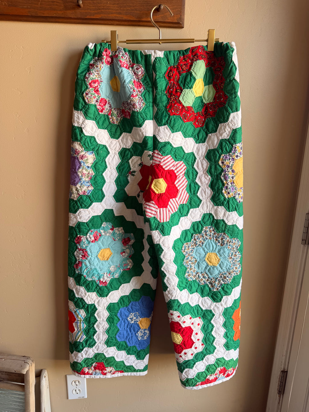 Garden Patch Quilt Pants – Vintage Handmade (Size 8–10)