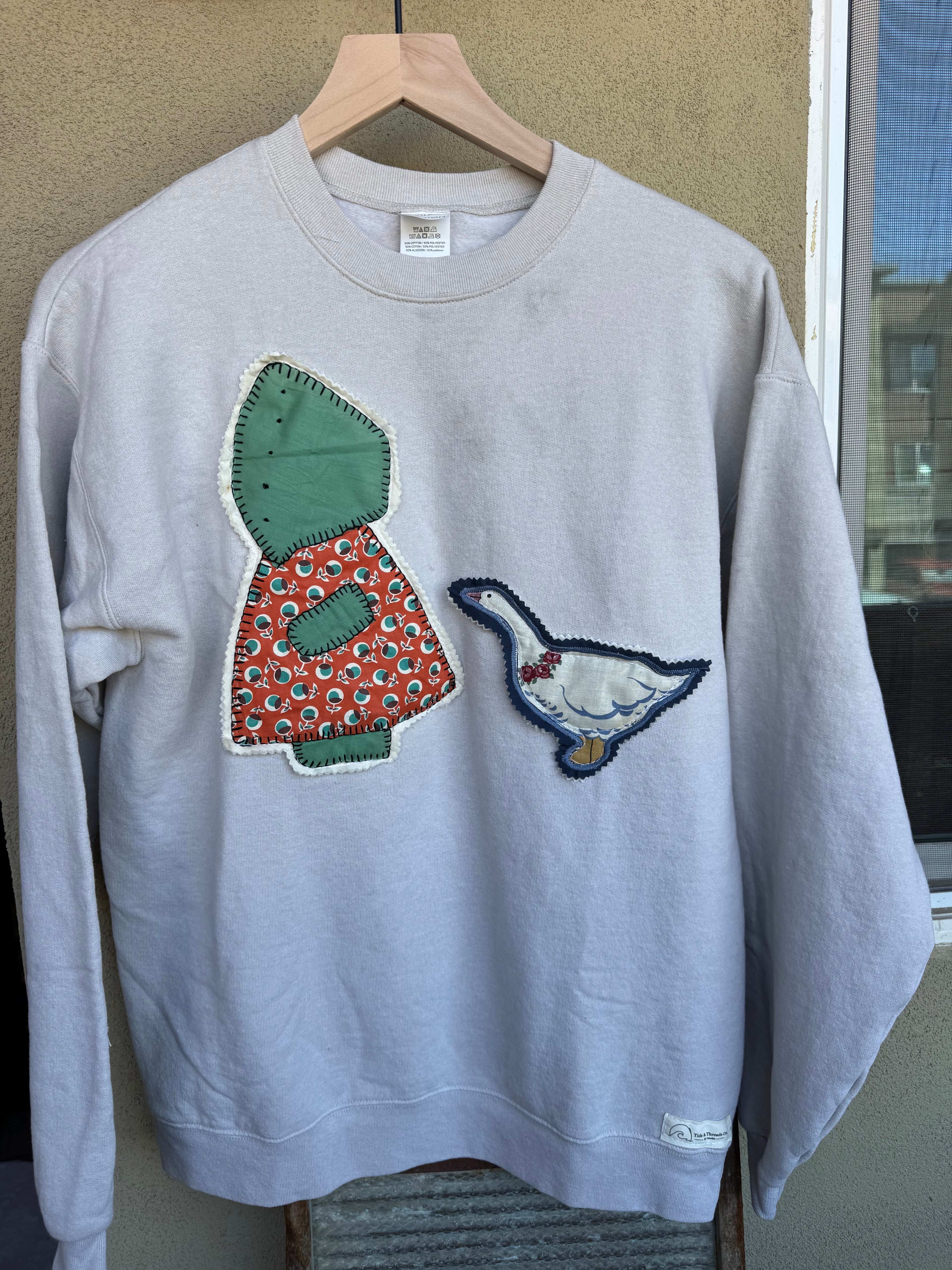 Little Goose & Garden Girl Quilt Patch Crewneck – M